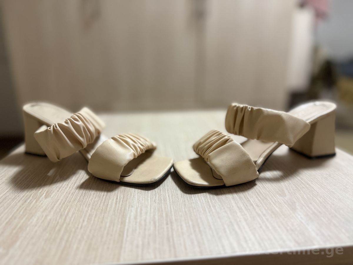 ქალის ფეხსაცმელი