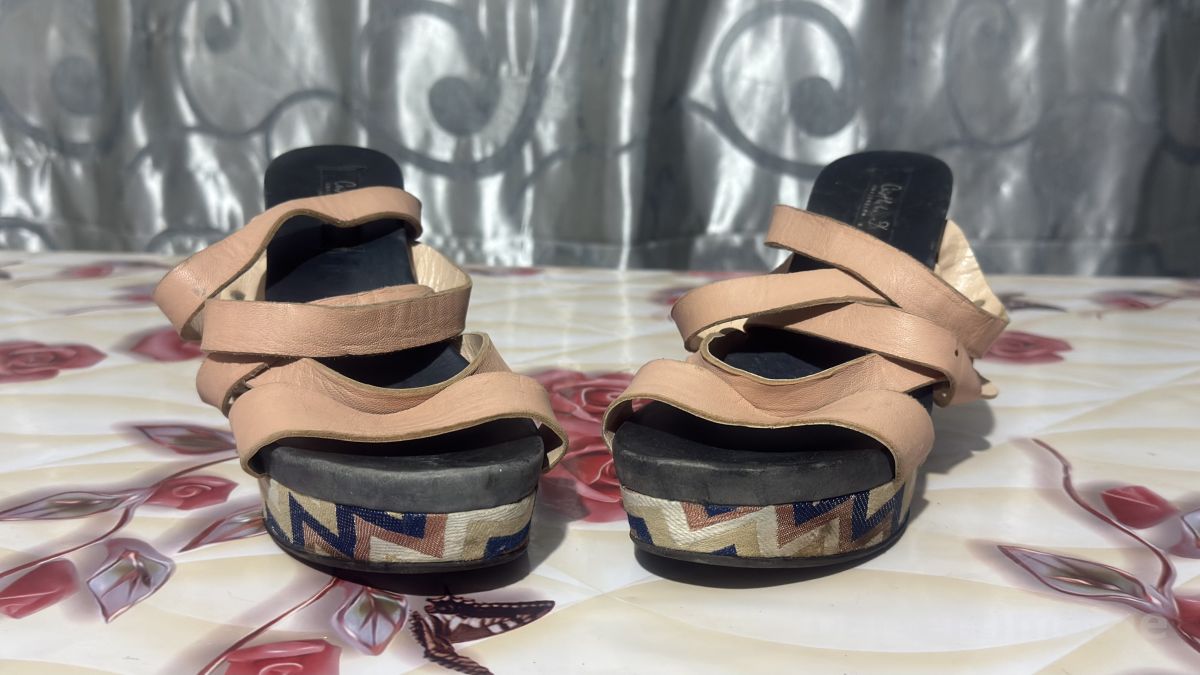 მაღალ ქუსლიანი