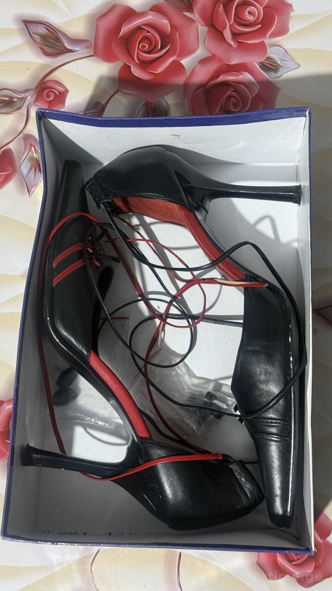 მაღალ ქუსლიანი